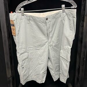 Dockers flat front cargo shorts, size 38 flat gray.
NWT